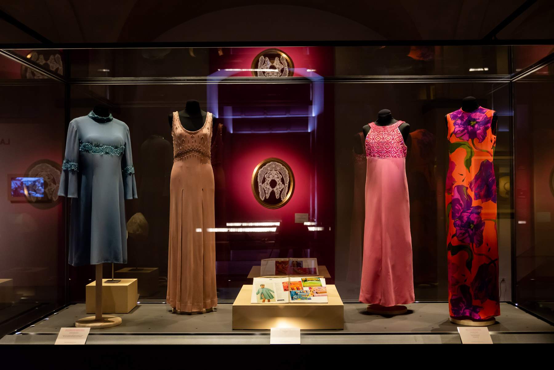 Prato, clothes and accessories from the Fineschi collection on display at the Textile Museum 