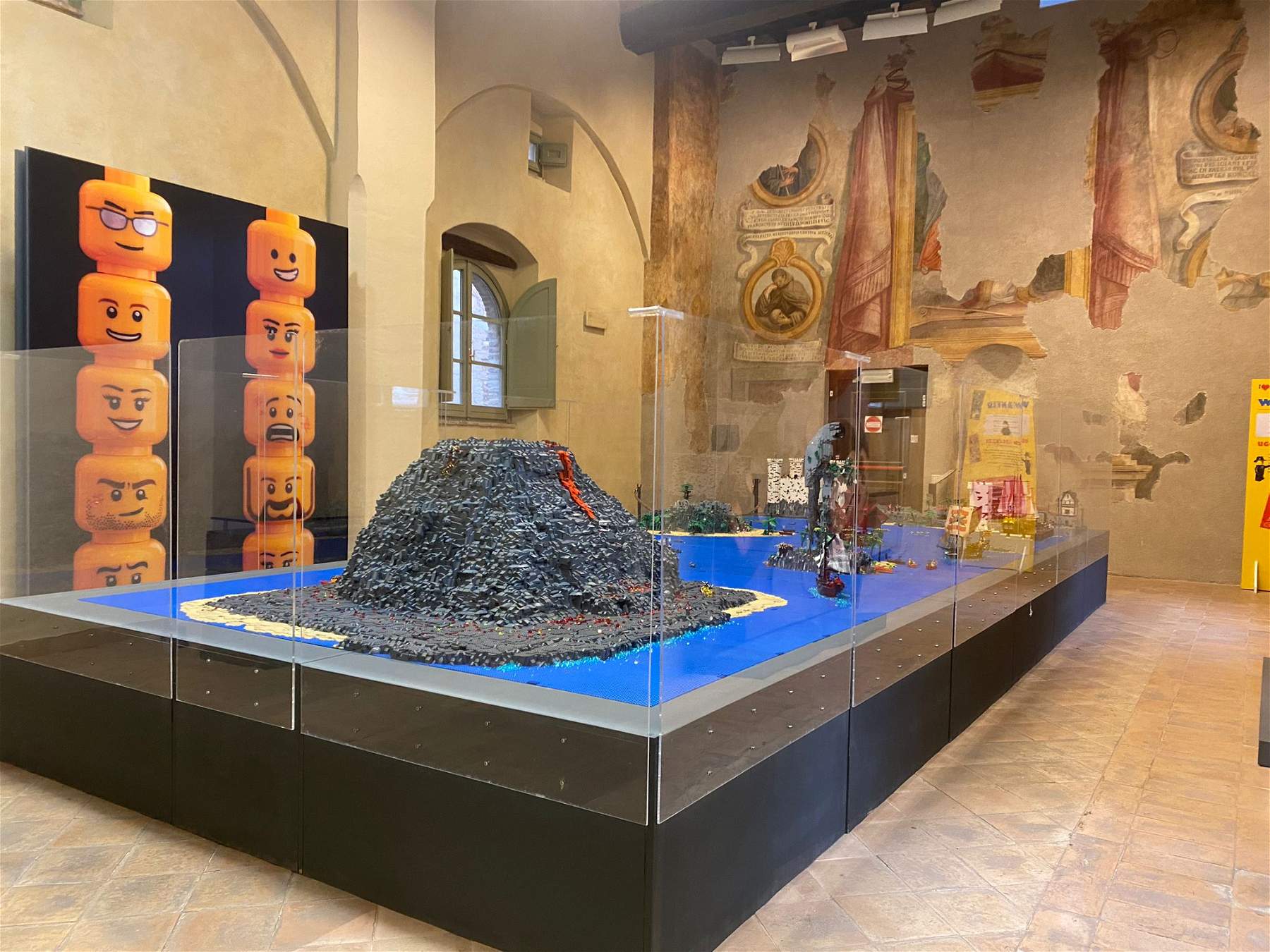 Foligno, at Palazzo Trinci comes I love Lego: installations and paintings made with the famous bricks