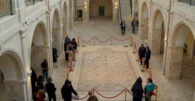 Jérusalem, le musée restauré de l'art et de la culture arméniens rouvre ses portes après plus de 25 ans. 