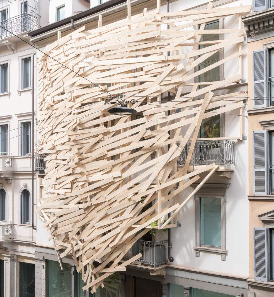 Tadashi Kawamata's nests arrive in Milan. 