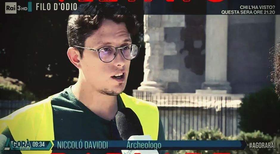 A rally in Rome to support the archaeologist who lost his job after report on Rai3 