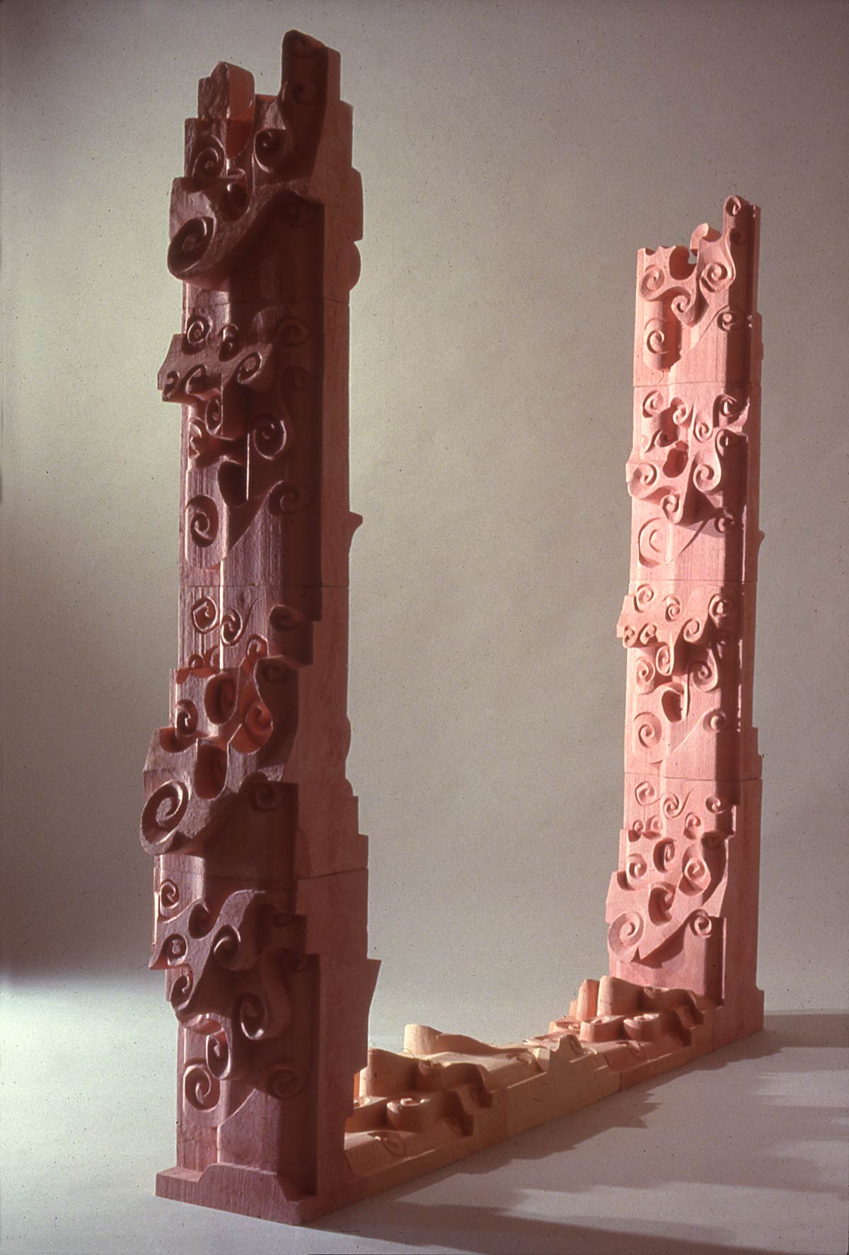 Nino Caruso, Homenaje a los etruscos (1984-1985; terracota) Nino Caruso, Homenaje a los etruscos (1984-1985; terracota)