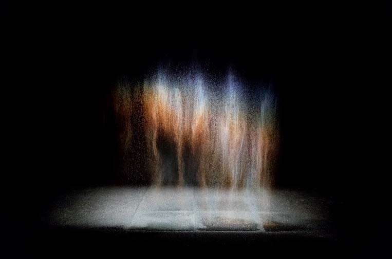 &Oacute;lafur El&iacute;asson, Beauty (1993; faretto, acqua, ugelli, legno, tubo flessibile, pompa, dimensioni variabili). Foto Ela Bialkowska - OKNO Studio. Su concessione dell'artista, di neugerriemschneider (Berlino) e di Tanya Bonakdar Gallery (New York / Los Angeles)