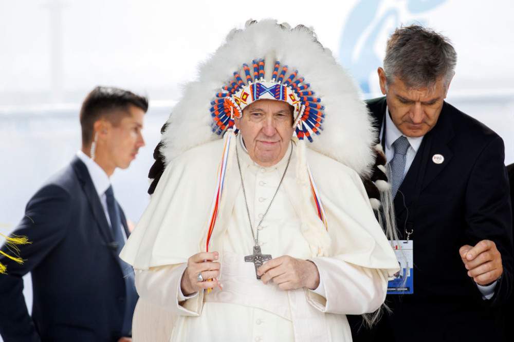 Des autochtones canadiens demandent au pape la restitution d'objets conservés dans les musées du Vatican 