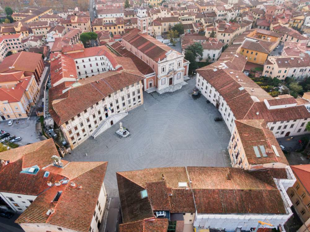 Pisa, virtual tours and guided tours to learn about the buildings in Knights' Square