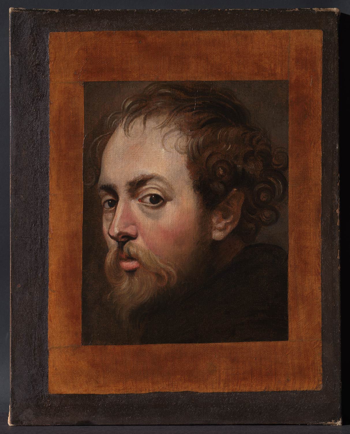 Peter Paul Rubens, Autoritratto (1604 circa; olio su carta applicata su tela, 49,5 x 39,5 cm; Collezione privata, in prestito a lungo termine alla Rubenshuis di Anversa) Peter Paul Rubens, Autoritratto (1604 circa; olio su carta applicata su tela, 49,5 x 39,5 cm; Collezione privata, in prestito a lungo termine alla Rubenshuis di Anversa)
