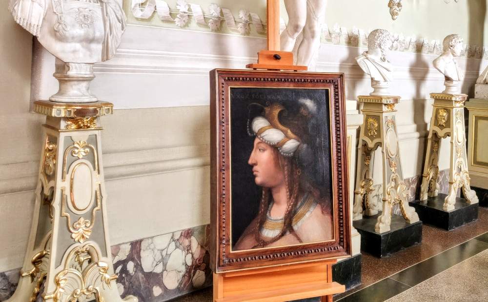 Au Palazzo Pitti, le portrait de la princesse ukrainienne Roxelana sera exposé jusqu'à la fin de la guerre. 