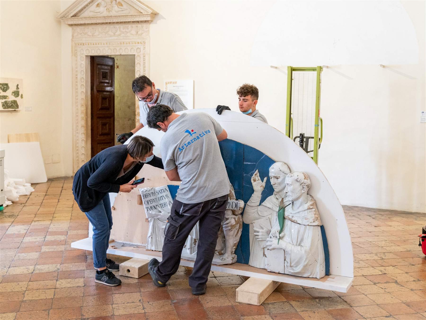 Urbino, la lunette de Luca della Robbia sera restaurée grâce à un accord public-privé