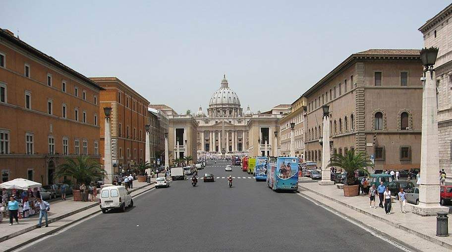 Rome, controversy over luxury hotel Bill Gates plans a stone's throw from St. Peter's