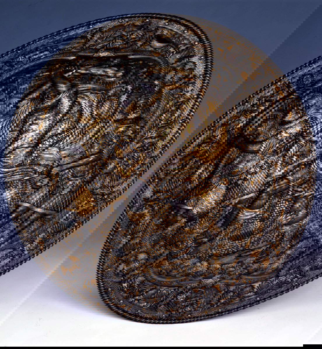 Ámbito milanés, Rueda de bombeo con Hércules venciendo a la Hidra de Lerna (c. 1560-1570; hierro, diámetro 57 cm; Turín, Musei Reali, Armería Real)