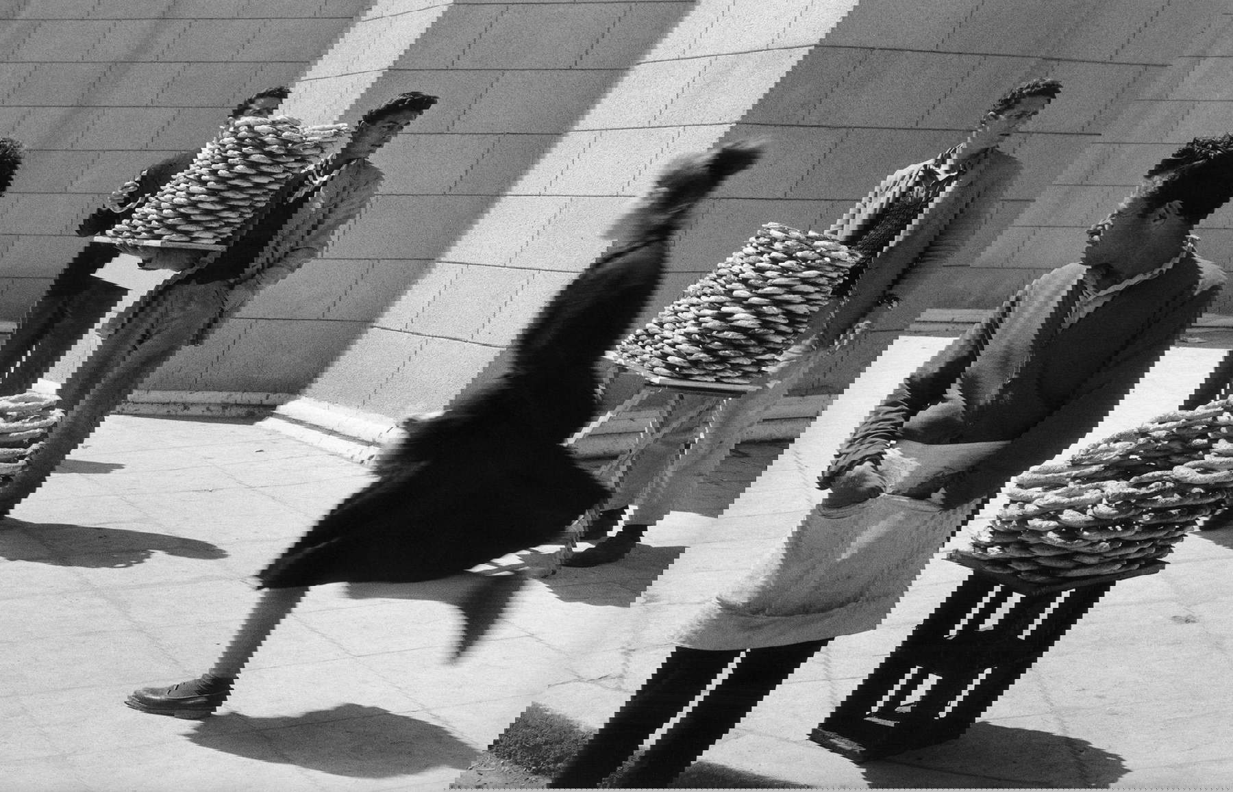 Sabine Weiss, Vendedora de pan (Atenas, 1958) Sabine Weiss, Vendedora de pan (Atenas, 1958)