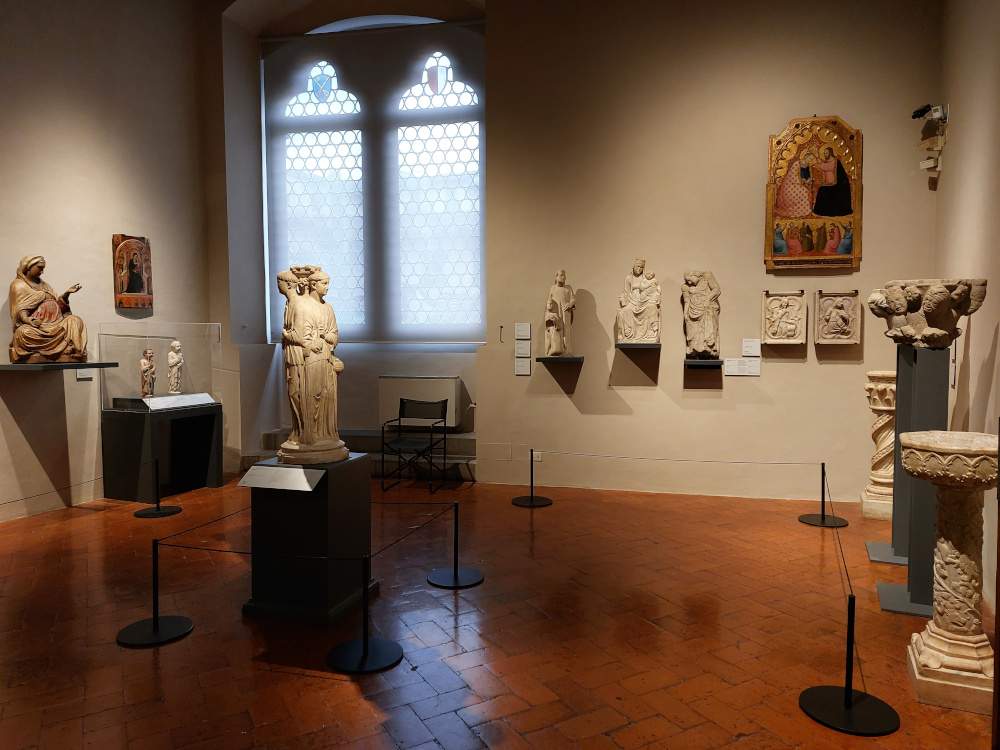 Bargello, la salle des sculptures médiévales a été entièrement rénovée. Y sont exposées des œuvres qui n'ont pas été visibles depuis longtemps