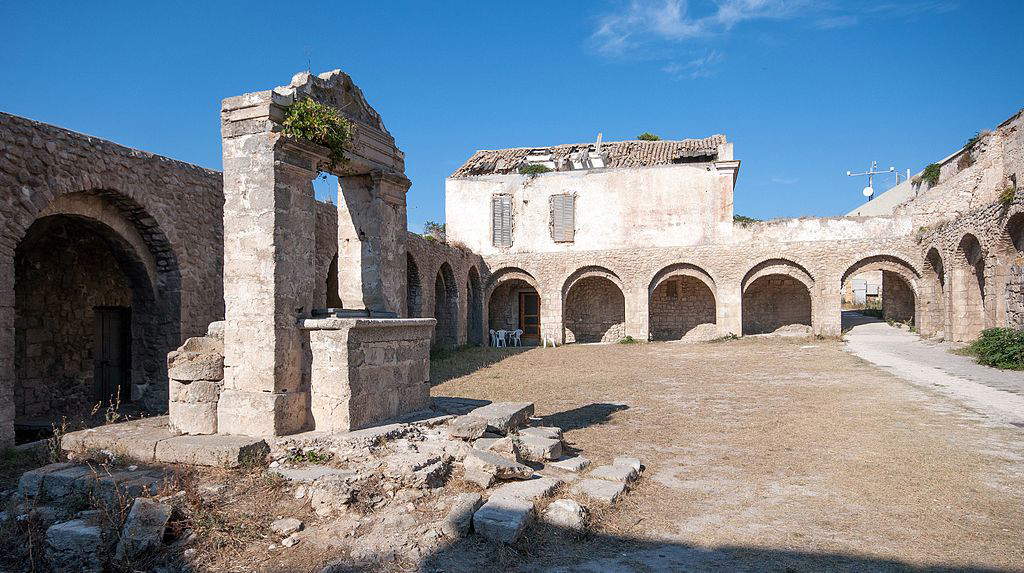 L'abbazia di Santa Maria a Mare L'abbazia di Santa Maria a Mare