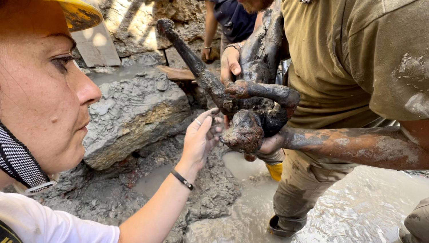 Le statue di bronzo scoperte a San Casciano dei Bagni Le statue di bronzo scoperte a San Casciano dei Bagni