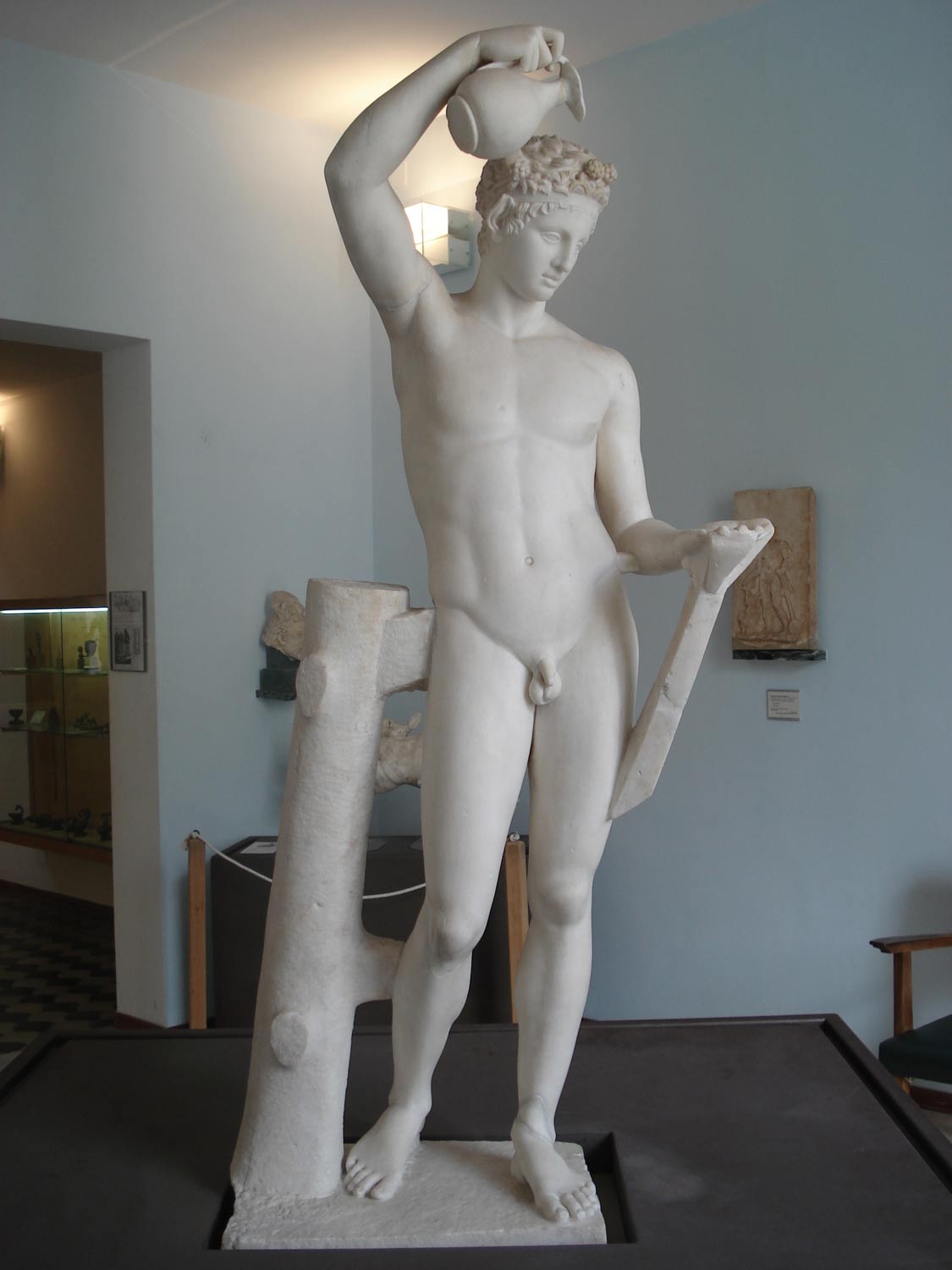 Kopie von Praxiteles, Gießender Satyr (1. Jahrhundert n. Chr.; Höhe 165 cm; Palermo, Archäologisches Museum Antonino Salinas). Foto von Giovanni Dall'Orto Kopie von Praxiteles, Gießender Satyr (1. Jahrhundert n. Chr.; Höhe 165 cm; Palermo, Archäologisches Museum Antonino Salinas). Foto von Giovanni Dall'Orto
