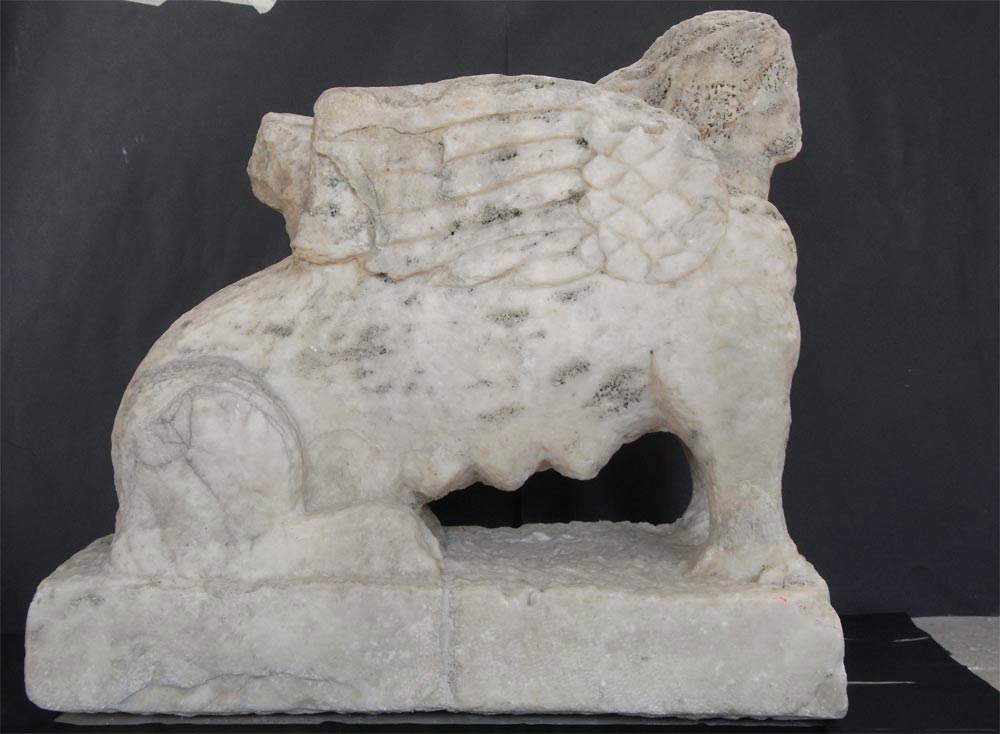 Arte romana, Sfinge di Albintimilium (I secolo d.C.; marmo, 53 x 55 x 23 cm; Ventimiglia, Antiquarium di Albintimilium) Arte romana, Sfinge di Albintimilium (I secolo d.C.; marmo, 53 x 55 x 23 cm; Ventimiglia, Antiquarium di Albintimilium)