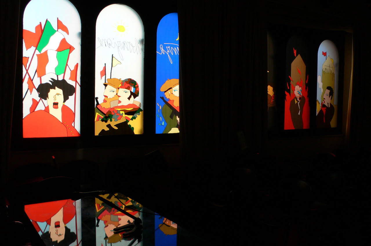 Sienne, salle de classe avec les œuvres d'Andrea Rauch Sienne, salle de classe avec les œuvres d'Andrea Rauch