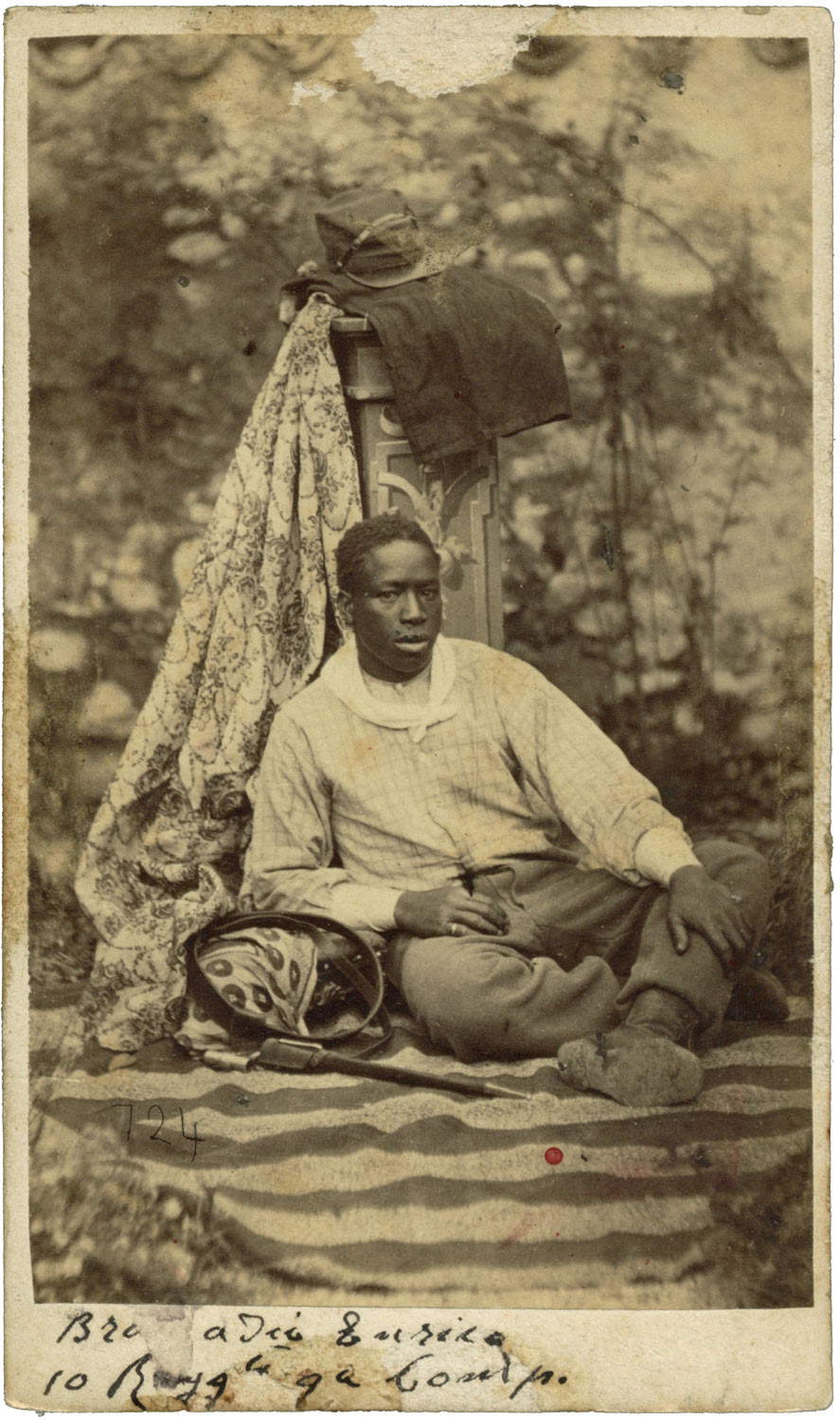 Estudio fotográfico Colombo de Bérgamo, Retrato de Enrico Bramadio (hacia 1866; fotografía a la albúmina, 110 x 60 mm; Roma, Istituto per la Storia del Risorgimento Italiano, Fondo iconografico, inv. D 211)