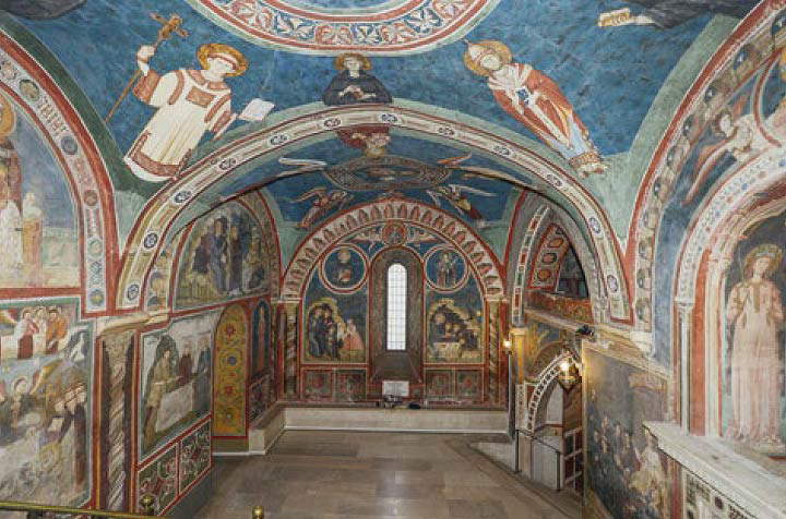 Subiaco, monastero del Sacro Speco, veduta della cripta dalla campata settentrionale Subiaco, monastero del Sacro Speco, veduta della cripta dalla campata settentrionale