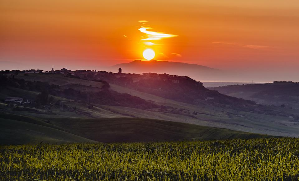 Tarquinia al tramonto Tarquinia al tramonto