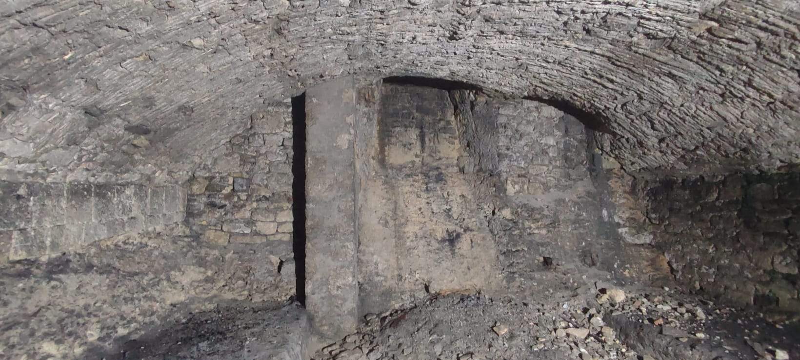 Tarquinia, d'anciennes salles souterraines découvertes sous le nouveau bureau d'enregistrement