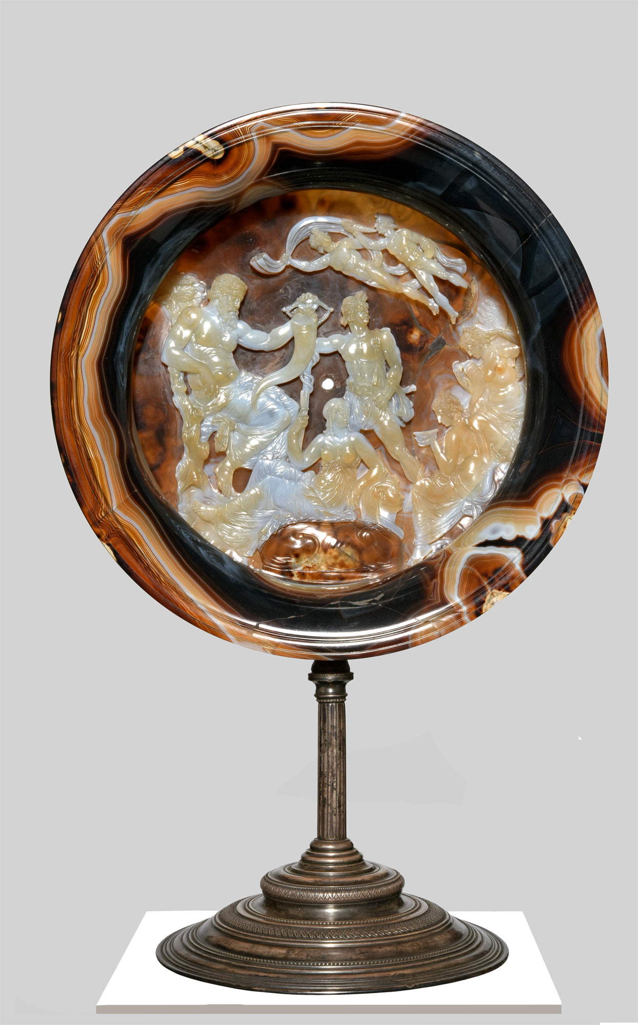 Farnese cup (cameo in sardonyx agate, diameter 20 cm; Naples, Museo Archeologico Nazionale)