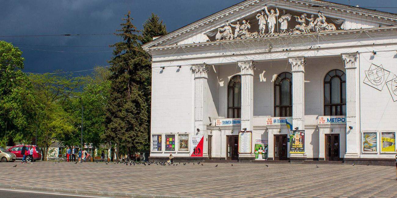 L'Italie aidera l'Ukraine à reconstruire le théâtre de Mariupol. La promesse de Franceschini