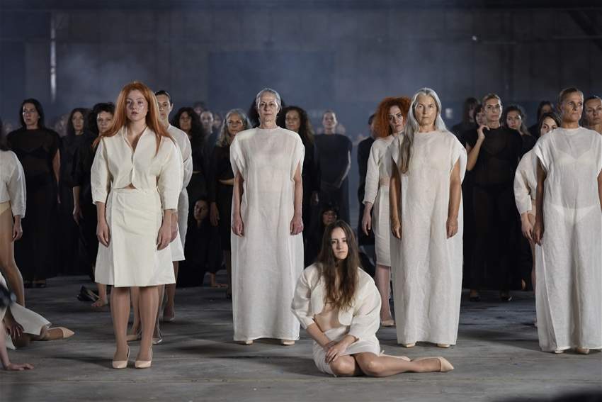 Vanessa Beecroft makes a new performance at CinecittÃ : a tribute to the women of Rome