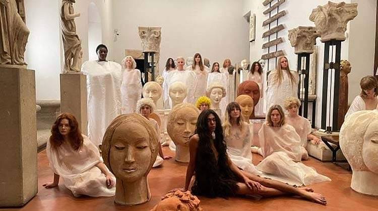 Vanessa Beecroft's new performance VB94 in Palermo: here's what it consisted of