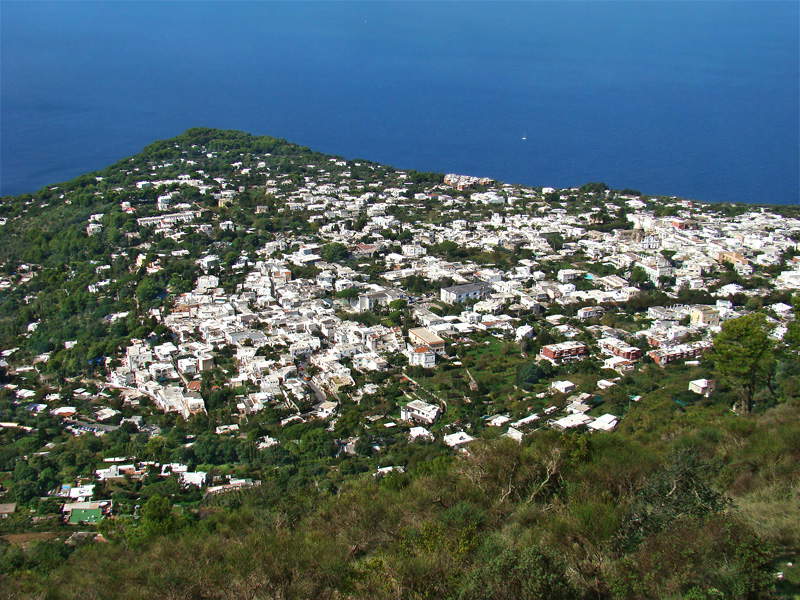 Veduta di Anacapri dal monte Solaro. Foto Wikimedia/Tango7174 Veduta di Anacapri dal monte Solaro. Foto Wikimedia/Tango7174