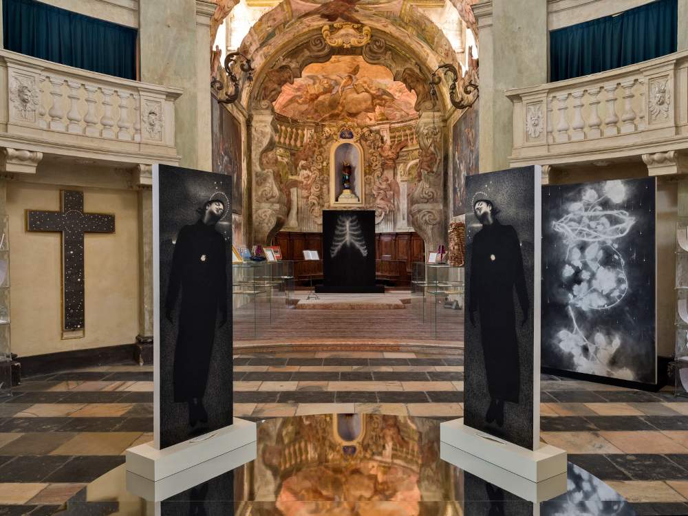 Piacenza, una iglesia barroca acoge obras recientes e inéditas y obras históricas de Omar Galliani 