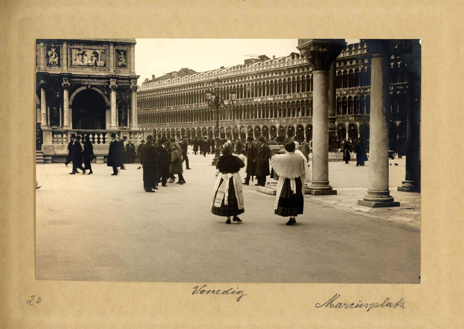 Venise, le voyage de Michèle Halberstadt à travers les photographies de Max Halberstadt est exposé