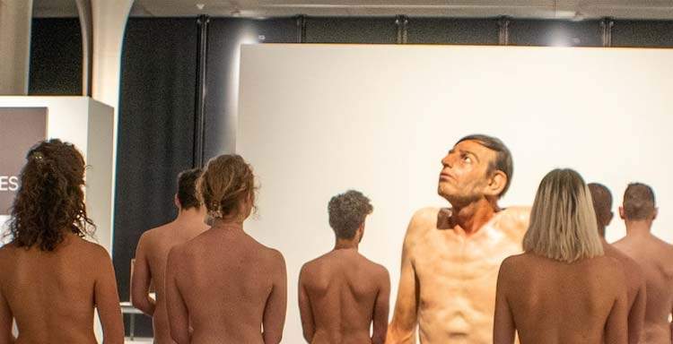 Visiter le musée complètement nu. Trois soirées à Paris pour l'exposition sur l'hyperréalisme