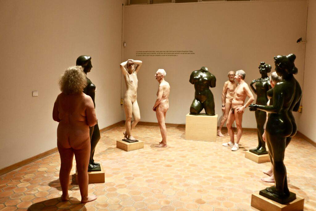 Visita nudista al Mus&eacute;e Maillol. Foto Fe&#769;de&#769;ration Franc&#807;aise de Naturisme