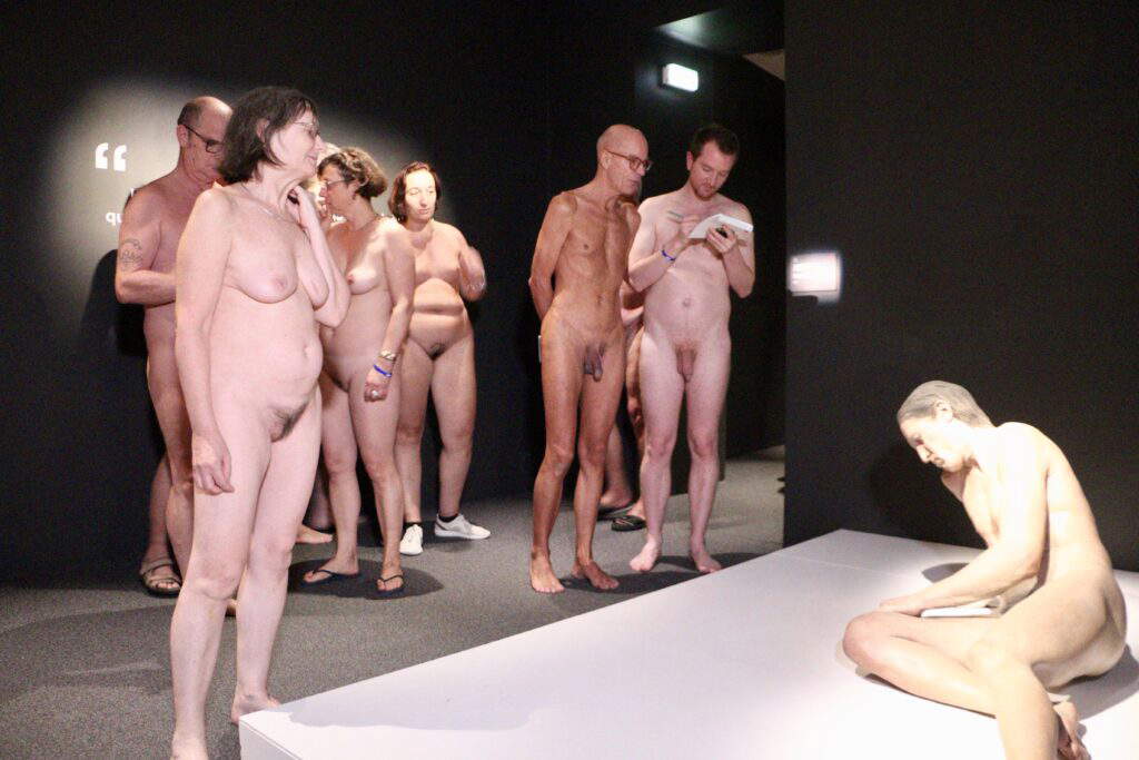 Visita nudista al Mus&eacute;e Maillol. Foto Fe&#769;de&#769;ration Franc&#807;aise de Naturisme