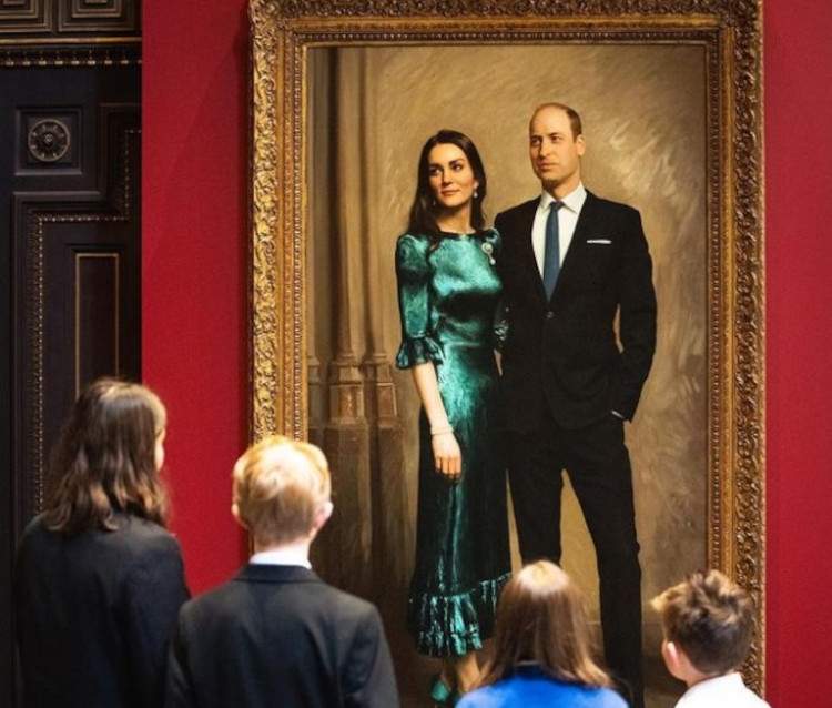 Voici le premier portrait officiel de William et Kate. Exposé au Fitzwilliam Museum de Cambridge. 