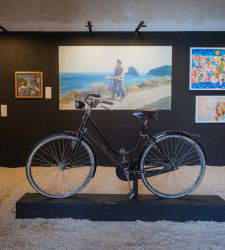 Procida erweist Troisi die Ehre. Das Fahrrad aus Il postino kehrt für eine vom Enkel des großen Schauspielers kuratierte Ausstellung zurück 