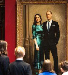 Hier ist das erste offizielle Porträt von William und Kate. Ausgestellt im Fitzwilliam Museum in Cambridge 