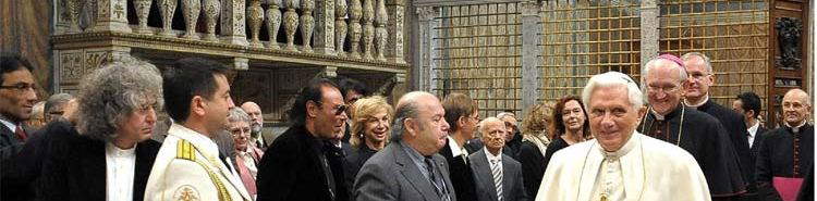 Benedicto XVI a los artistas: "vuestro trabajo es hacer comprensible lo invisible