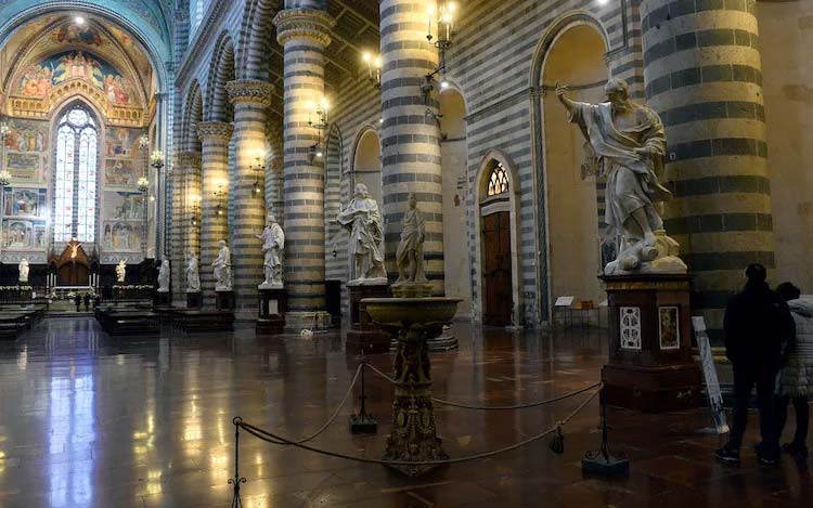 Interno del Duomo di Orvieto. Foto: Opera del Duomo di Orvieto Interno del Duomo di Orvieto. Foto: Opera del Duomo di Orvieto