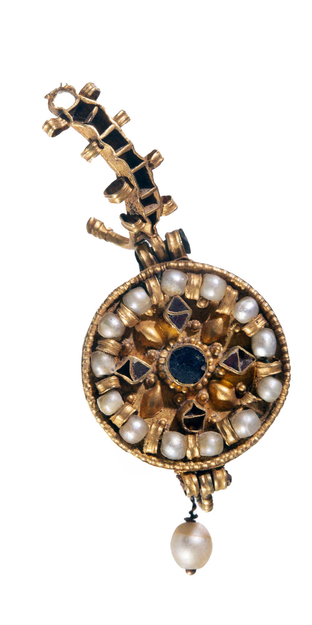 Pendiente (s. VI-VII; oro, perlas y piedras preciosas; Nápoles, MANN) Pendiente (s. VI-VII; oro, perlas y piedras preciosas; Nápoles, MANN)