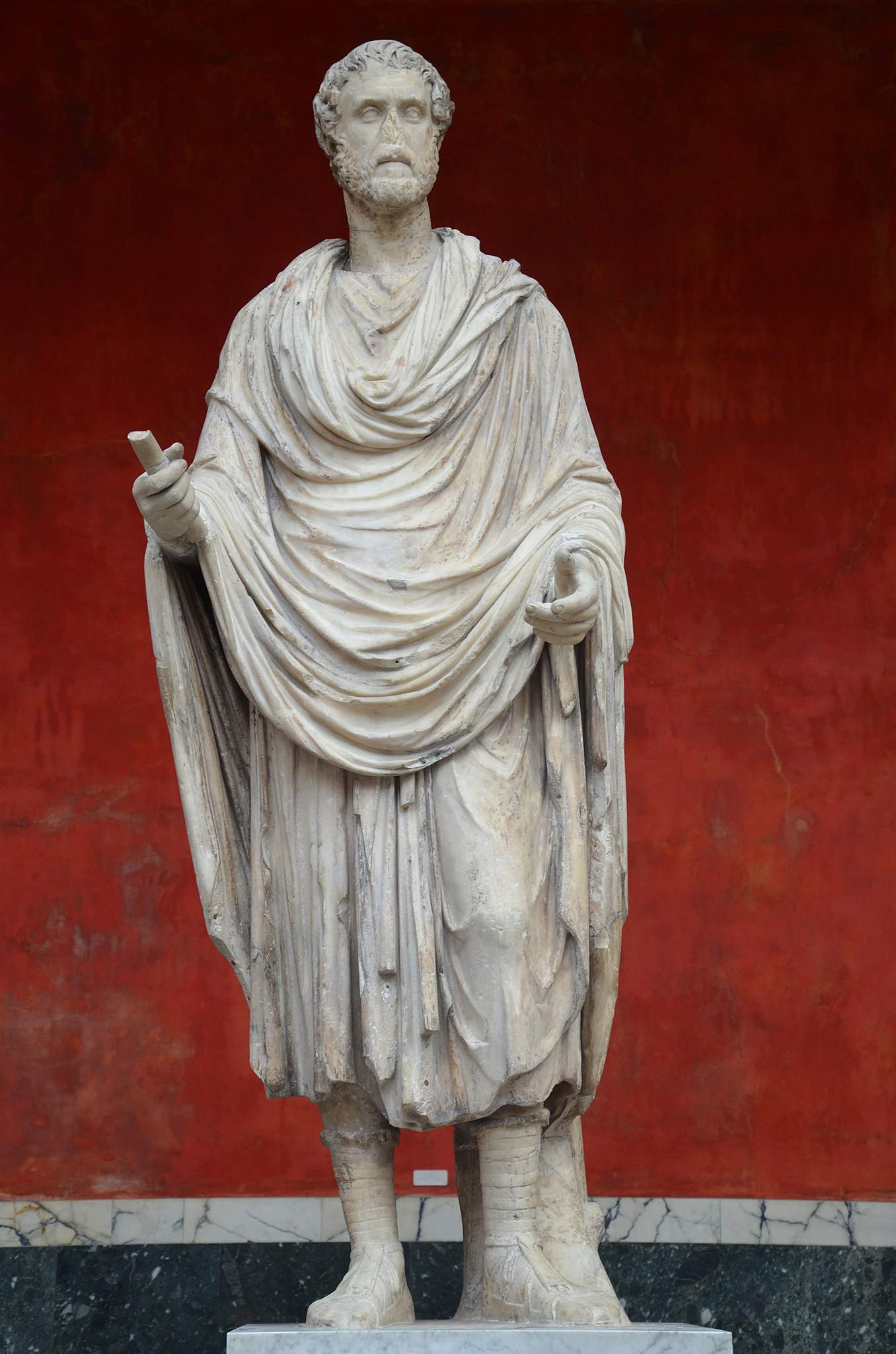 Antonino Pío como San José (mediados del siglo II d.C.; mármol blanco de grano grueso con pátina amarilla; Copenhague, Ny Carlsberg Glyptotek)