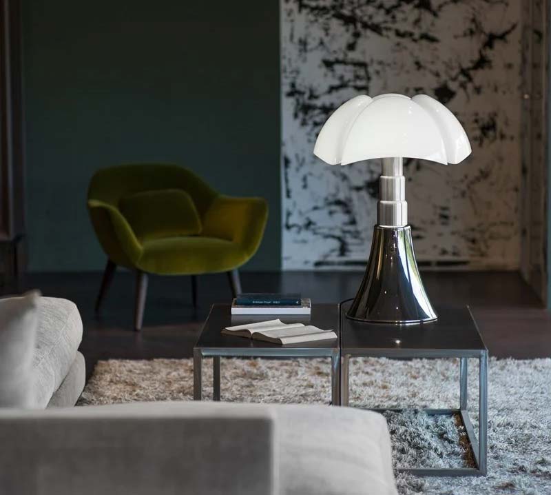 Lámpara Pipistrello de Gae Aulenti. Foto: Martinelli Luce Lámpara Pipistrello de Gae Aulenti. Foto: Martinelli Luce