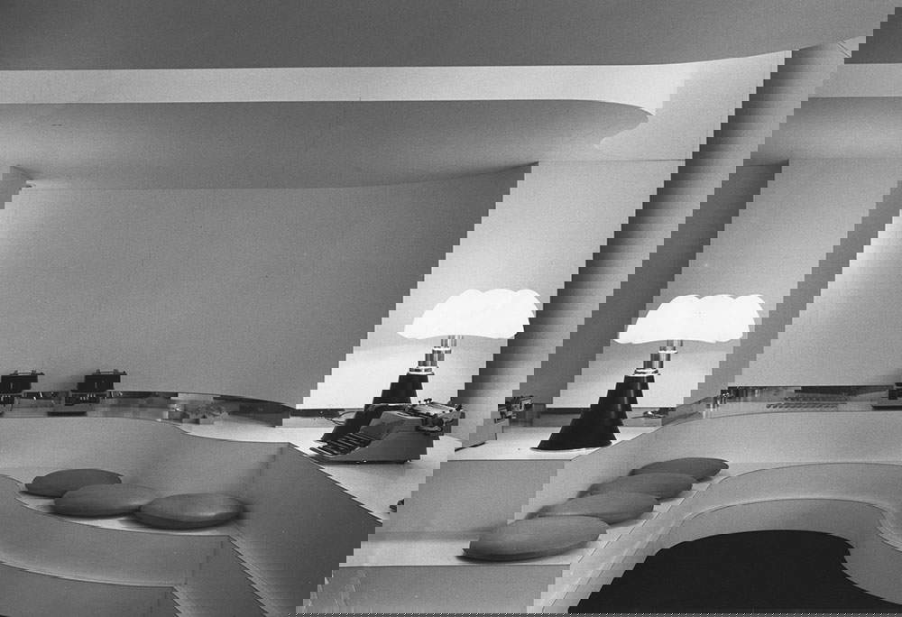 La tienda Olivetti de París con la lámpara Pipistrello (1967). Foto: Archivo Olivetti La tienda Olivetti de París con la lámpara Pipistrello (1967). Foto: Archivo Olivetti