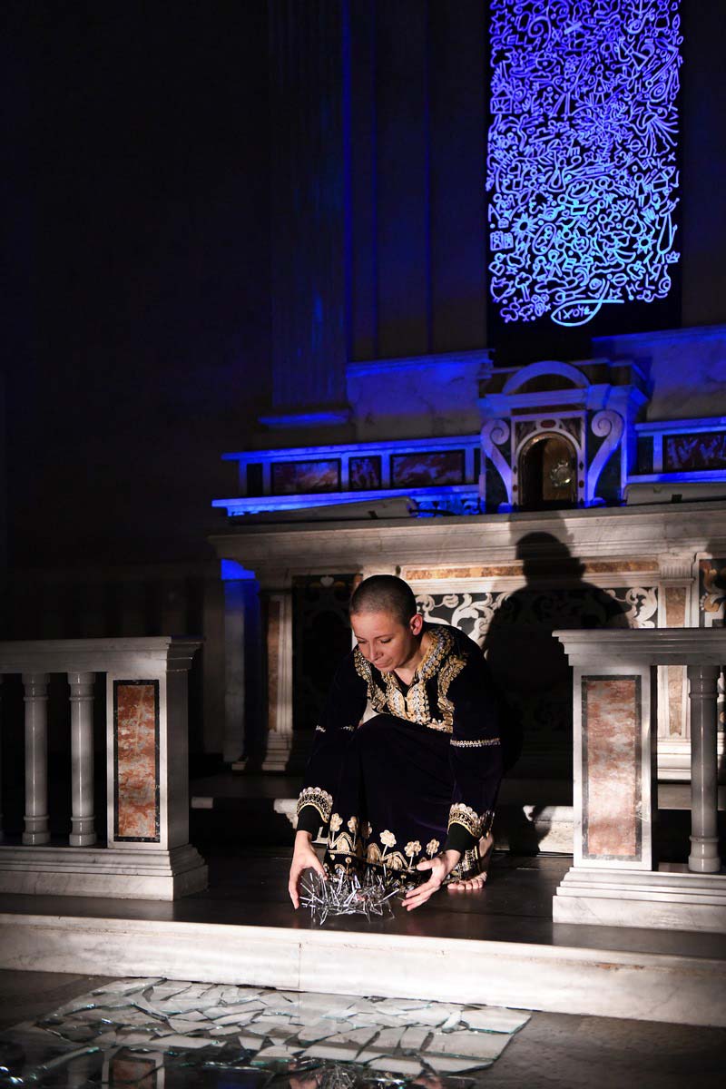 Mona Lisa Tina, Tra Te e me, 2022, performance e instalación inéditas con motivo de CONNEXXION, Cappella ex Ospedale San Paolo, Savona. Foto: Michele Alberto Sereni Mona Lisa Tina, Tra Te e me, 2022, performance e instalación inéditas con motivo de CONNEXXION, Cappella ex Ospedale San Paolo, Savona. Foto: Michele Alberto Sereni