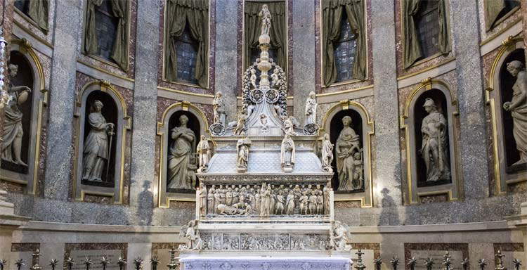 Da Nicola Pisano a Michelangelo in un solo monumento. L'Arca di San Domenico a Bologna