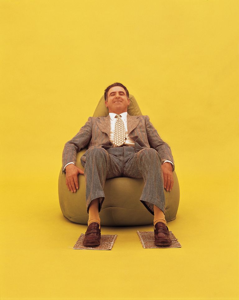 Aurelio Zanotta auf dem Sacco-Sessel