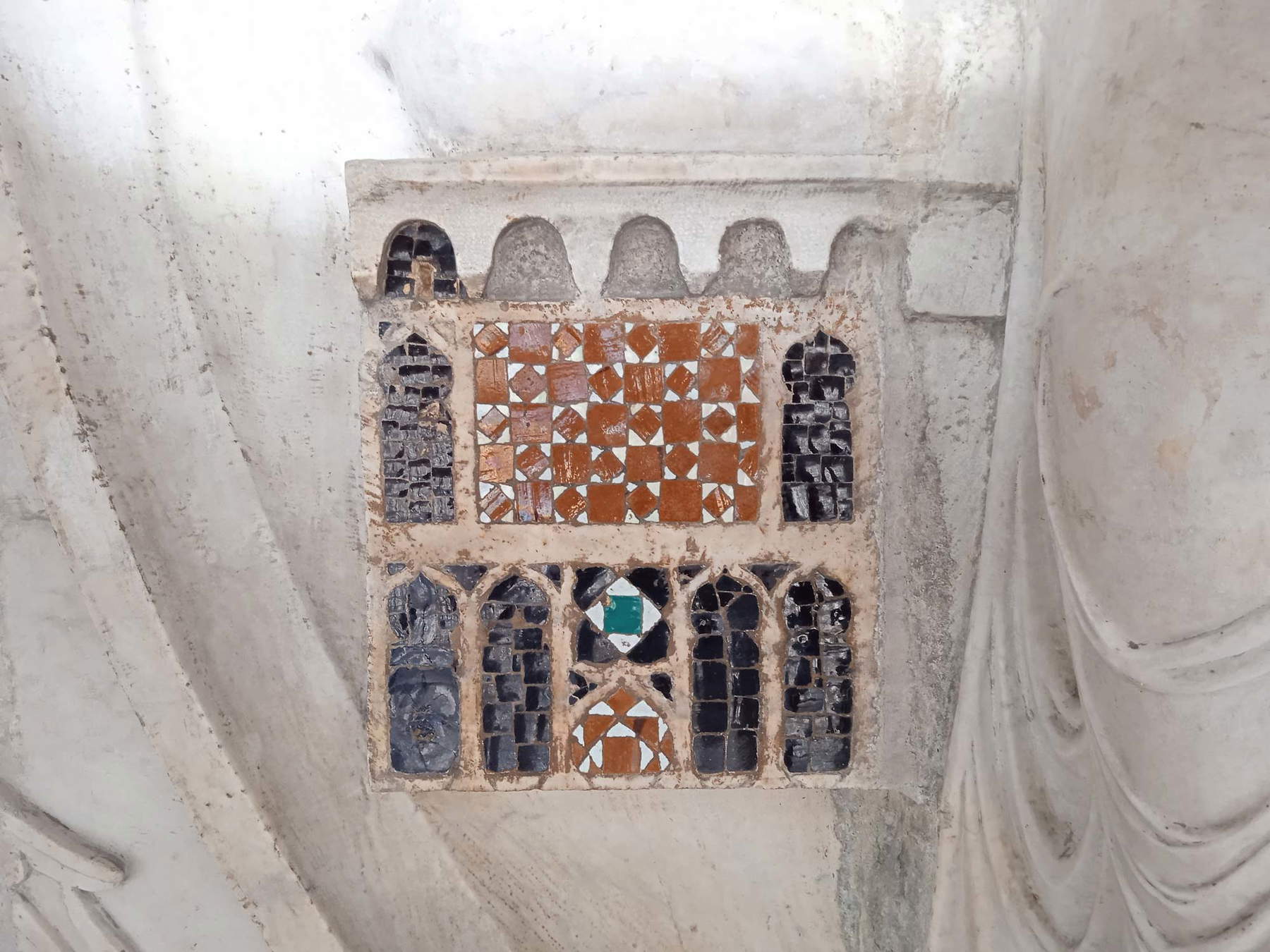 10. Détail du trône du Christ juge (vue de l'échafaud). 10. Détail du trône du Christ juge (vue de l'échafaud).