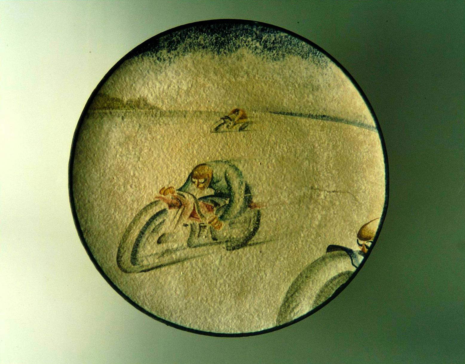 Romeo Bevilacqua, Giuseppe Mazzotti, Albissola, Bikers (1932-1934; placa de terracota vidriada decorada con colores mates y esmaltados; Génova, Wolfsoniana - Palazzo Ducale Fondazione per la Cultura)