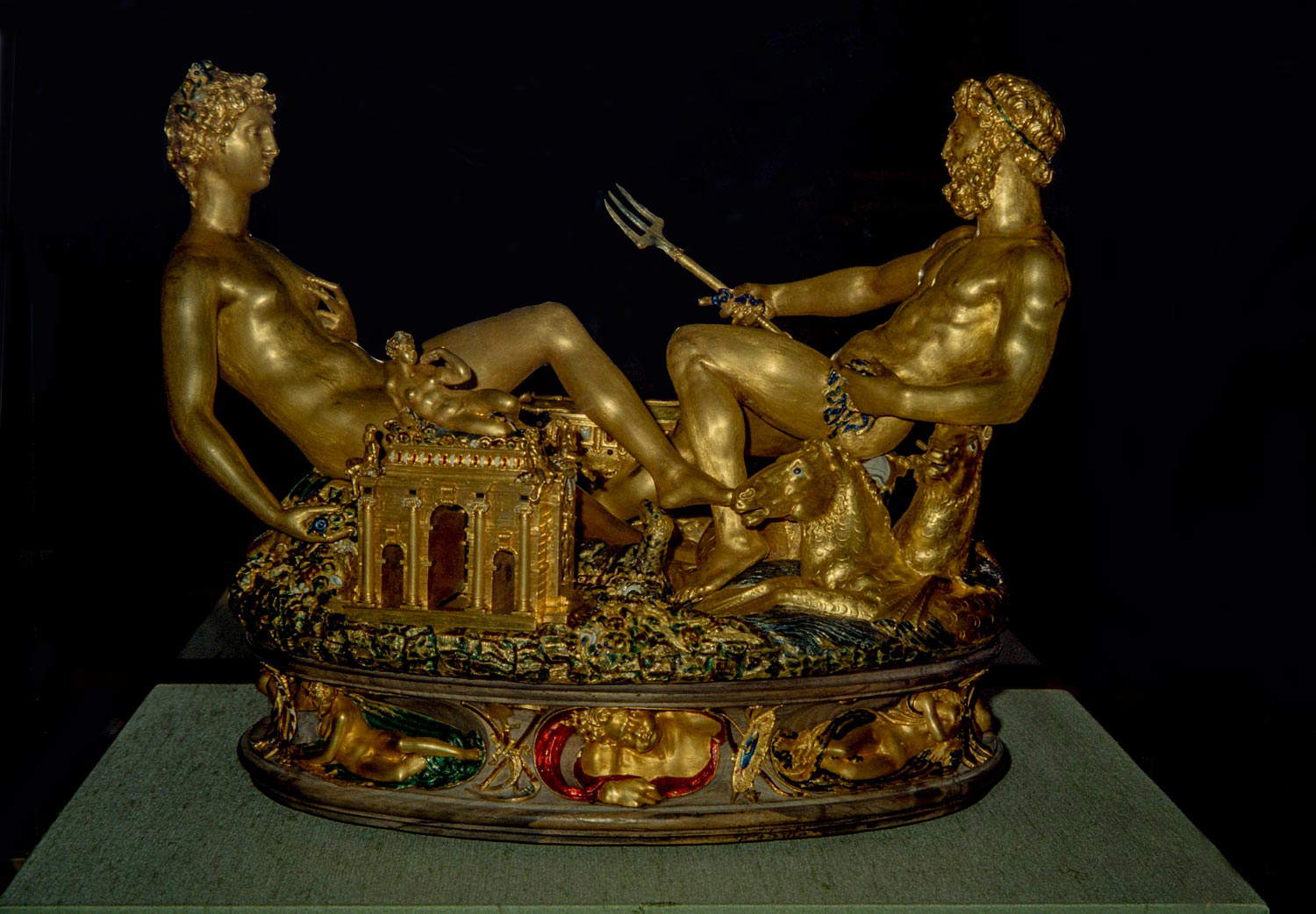 Benvenuto Cellini, Salière de François Ier (1540-1543 ; ébène, or et émail, 26 cm ; Vienne, Kunsthistorisches Museum). Photo: Jerzy Strzelecki Benvenuto Cellini, Salière de François Ier (1540-1543 ; ébène, or et émail, 26 cm ; Vienne, Kunsthistorisches Museum). Photo: Jerzy Strzelecki